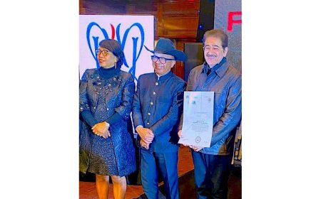 Dr. Sandeep Marwah Honoured for 40 Years in Creative Arts by The Vice President of Madagascar