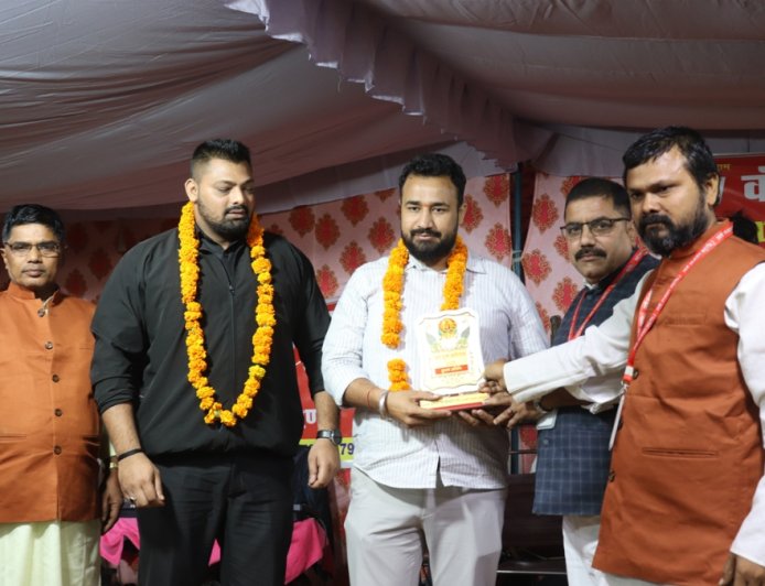Sandeep Khasa Honoured by Pravasi Jan Kalyan Sangh at 17th Vishal Chhath Puja Samaroh in Gurgaon